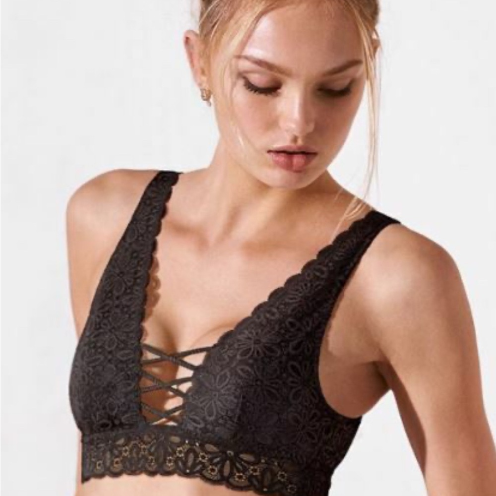 Victoria's Secret Satin Trim Style Black Lace Bralette Bra